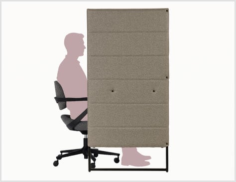 集中を促す「1400mm」のパネル高さ