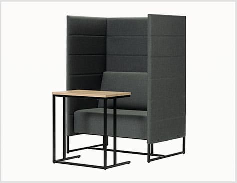 テーブルとセットで、多用途に