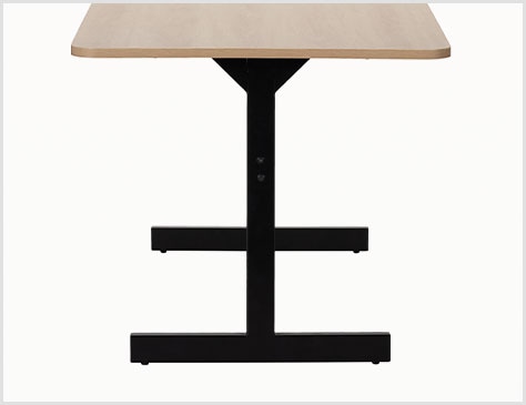 横からスッと座れる「T字脚」