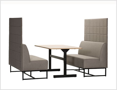 ベンチとのセットでブースに