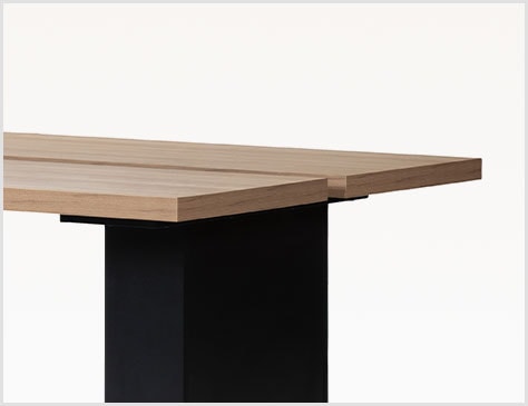 重厚感のある50mm厚天板