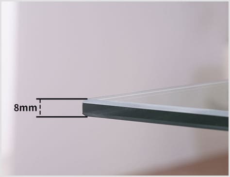 厚さ8mmの丈夫な強化ガラス