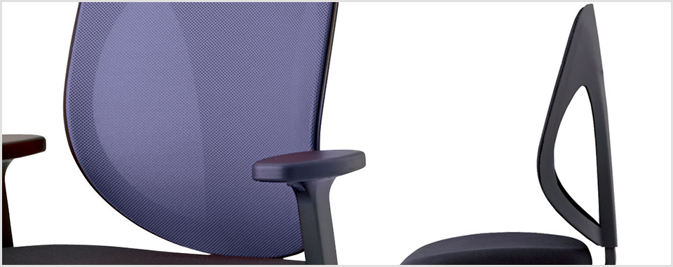 背もたれの特殊メッシュ素材で腰部をサポート