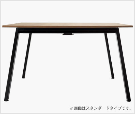 美しさを際立たせるスラント脚