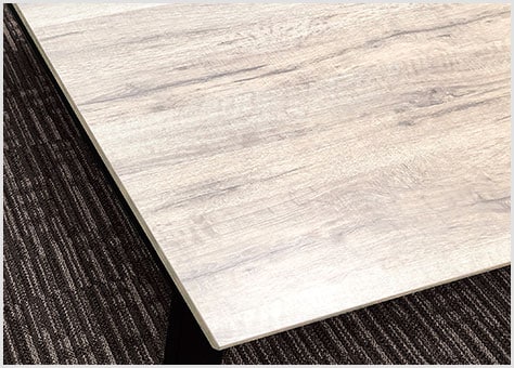 独創性の高い古木調天板