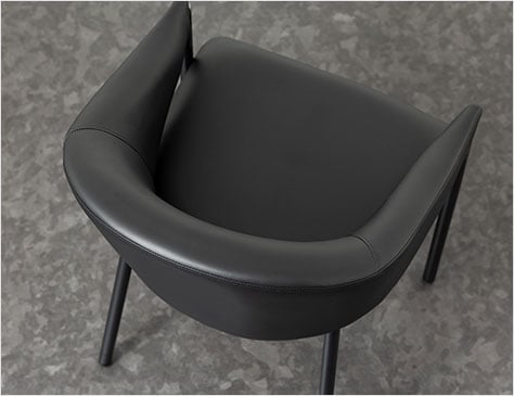 体にフィットするラウンドデザイン