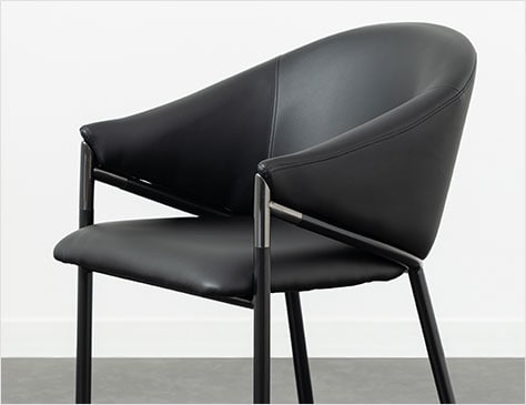 スマートなシルバー装飾