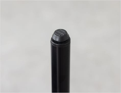 ガタつき防止のアジャスター