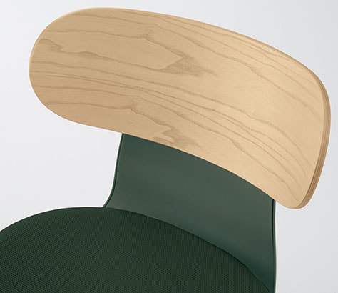 優しく包むワイド背もたれ