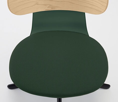 ゆったり座れるワイド座面