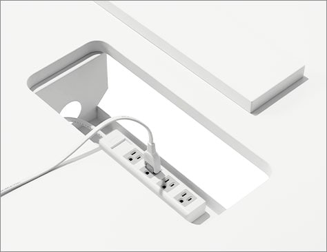 スムーズに接続できる、広々とした配線口