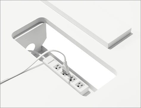 スムーズに接続できる、広々とした配線口