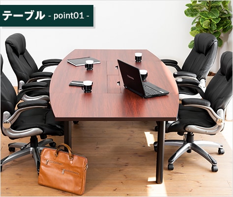 重厚感のある悠々とした広さの天板