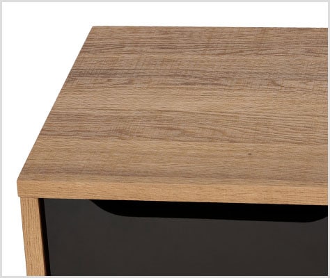 手触りまで本格的な木目調デザイン