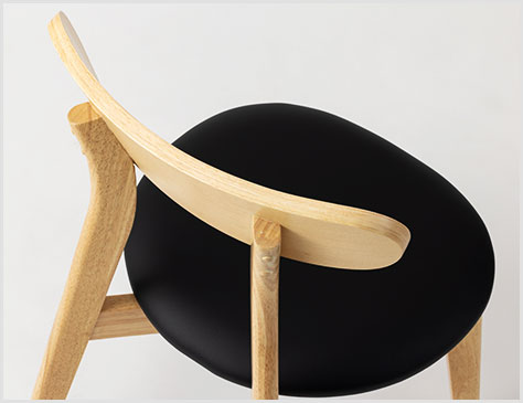 背中に沿う絶妙な曲線