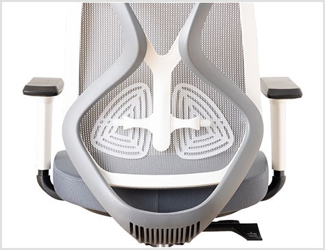 腰の負担を軽減するランバーサポート