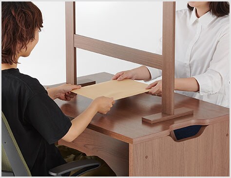 ワイドな開口部で、受け渡しに便利