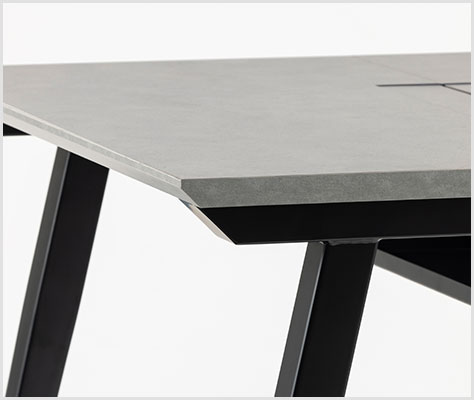 スマートな天板エッジデザイン