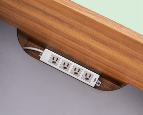 タップを置ける配線ホール付き