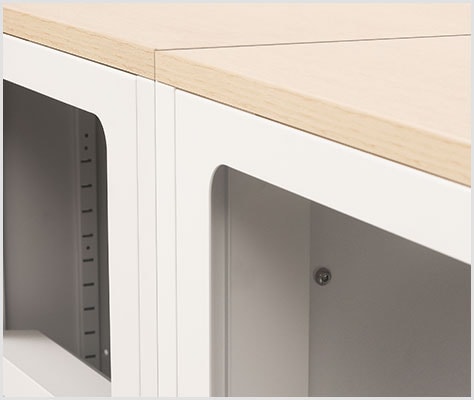 複数台を横に連結して広いカウンターに