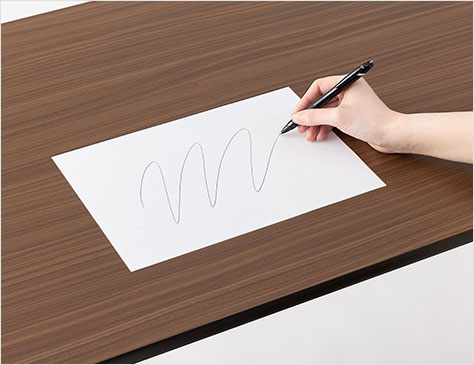 筆記に適した滑らかな天板