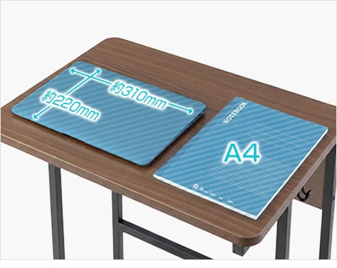 PCとノートを並べて置ける広さ