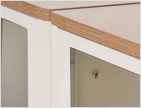 複数台を横に連結して広いカウンターに