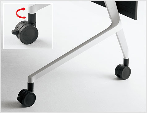 移動に便利なキャスター付き