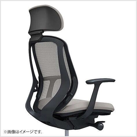 フィット性を高めた背フレーム