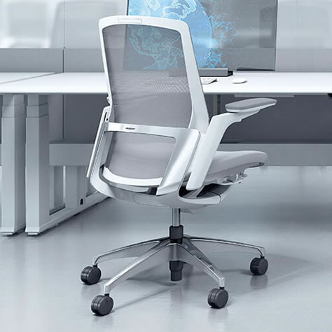 ホワイトボディ×メッキ調パネル