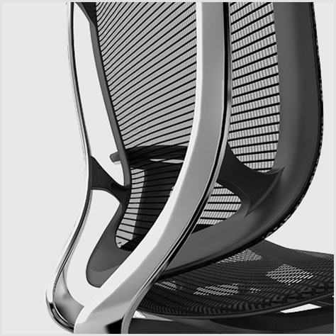 フィット性を高めた背フレーム