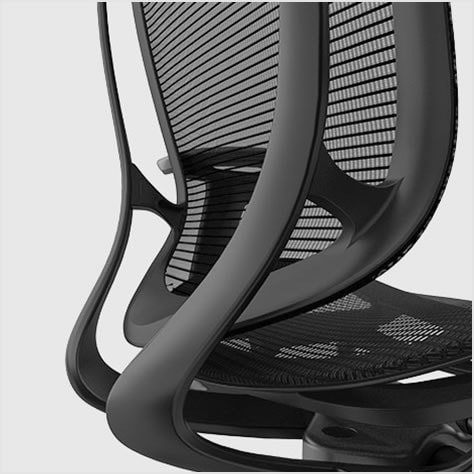 フィット性を高めた背フレーム