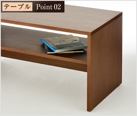雑誌などを置ける収納棚付き