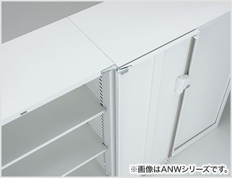 扉の開きは180°オープン