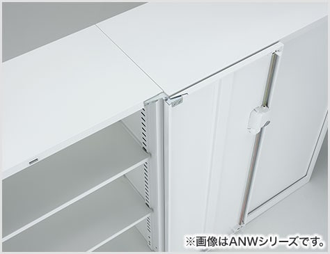 扉の開きは180°オープン
