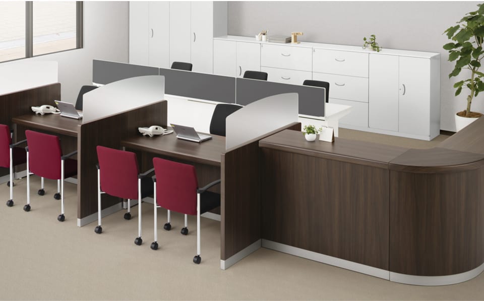 落ち着いた風合いのカウンター