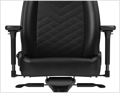 フィット感のあるワイドな座面