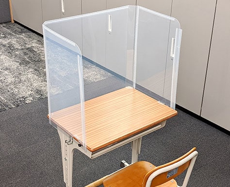 机を広く使える