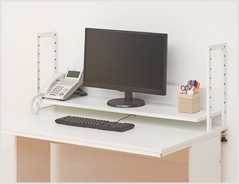 モニターを置いて、作業を快適に